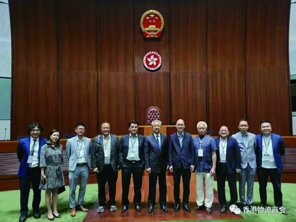 与易志明议员在立法会了解运作