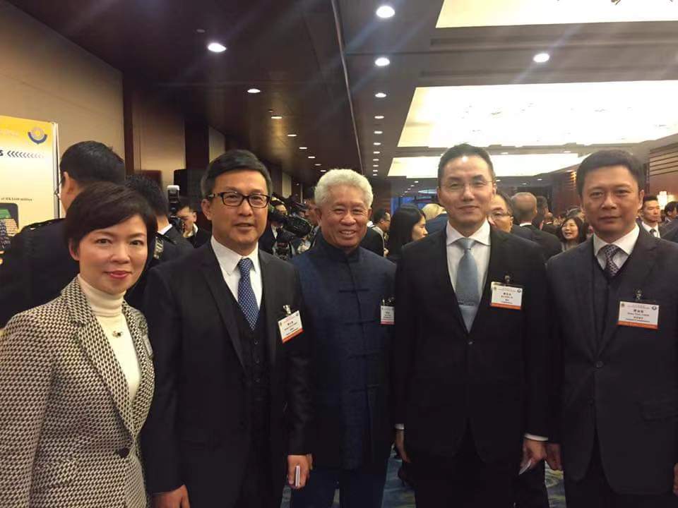2017年香港海關前關長鄧忍光關長、鄧以海關長、譚溢強助理關長伉儷。
