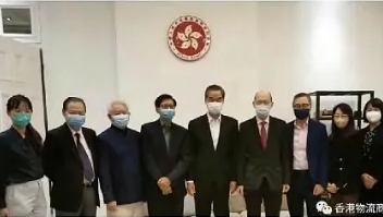 11月4日与全国政协梁振英副主席於香港前特首办公室交流会面。